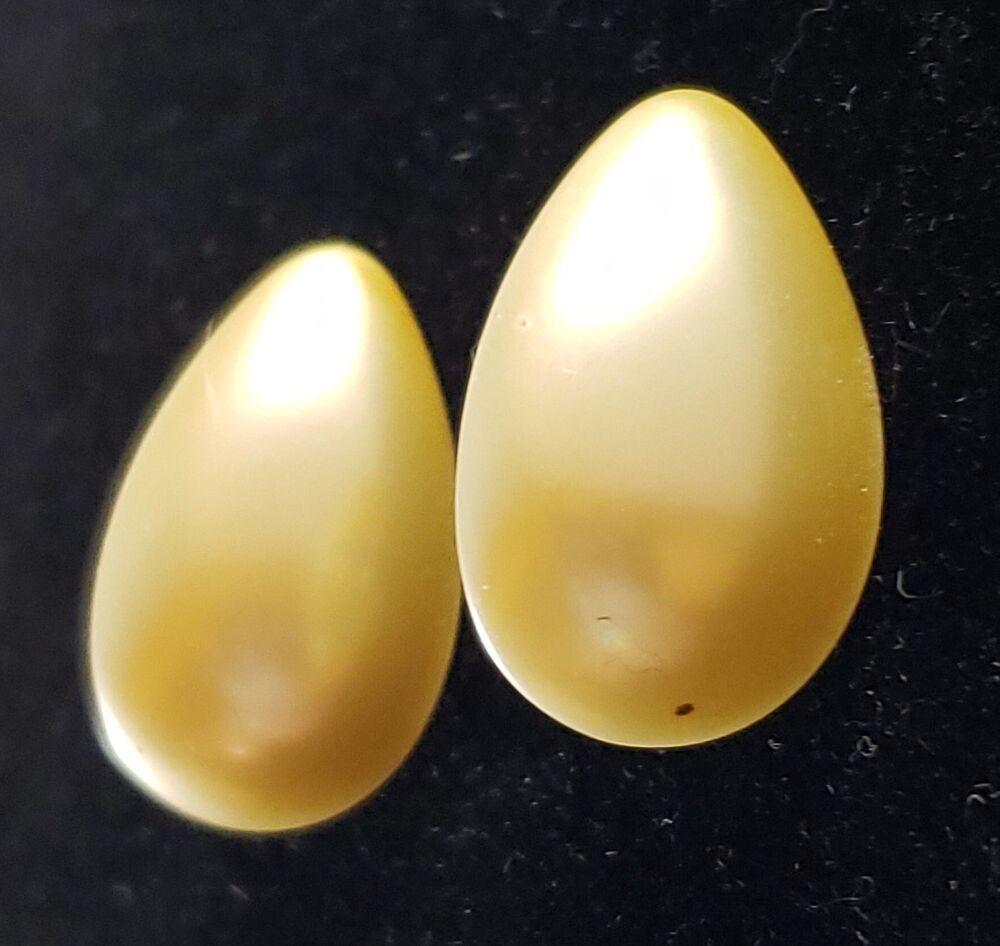 Vintage Mid Century Jewelry Unsigned Champagne Tear Drop Screw Back Earrings